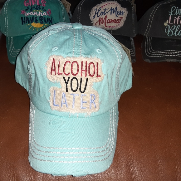 Distressed caps - Picture 7 of 7